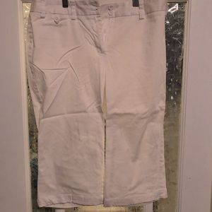 Jones New York white capri pants Size 10